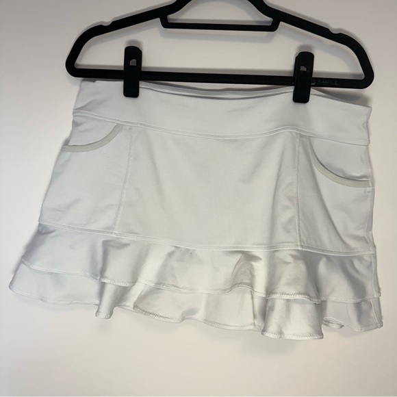 Zella Pants - Zella White Activewear Skort with Ruffles and Built-in Ball Pockets Size XL